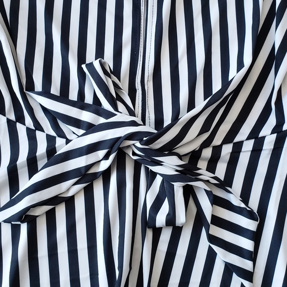 NWOT. Tie Front Key hole skater dress - Picture 4 of 8